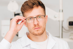 Why Choose Photochromic Lenses for Glasses?